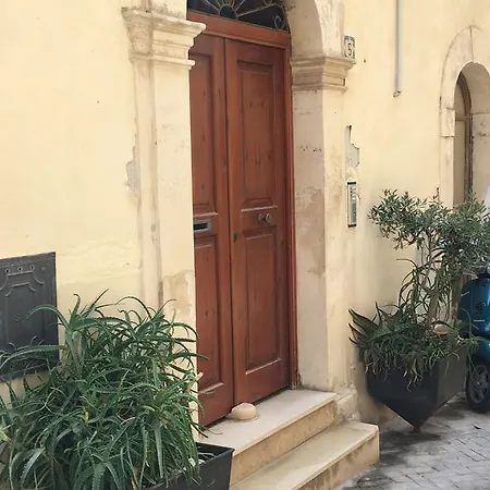 Sanmartinoortigia Apartment *