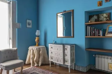 Sanmartinoortigia شقة *